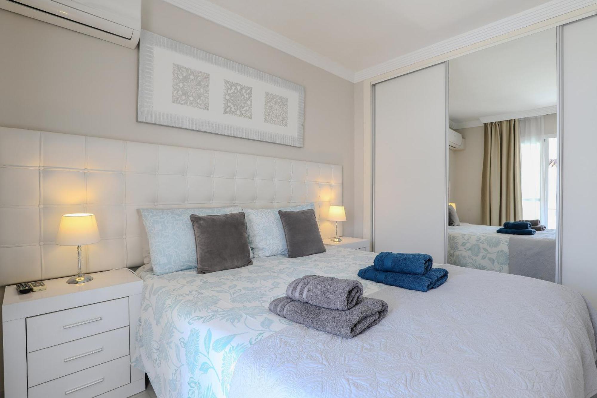 Duplex With Bbq And Amenities Apartment Marbella